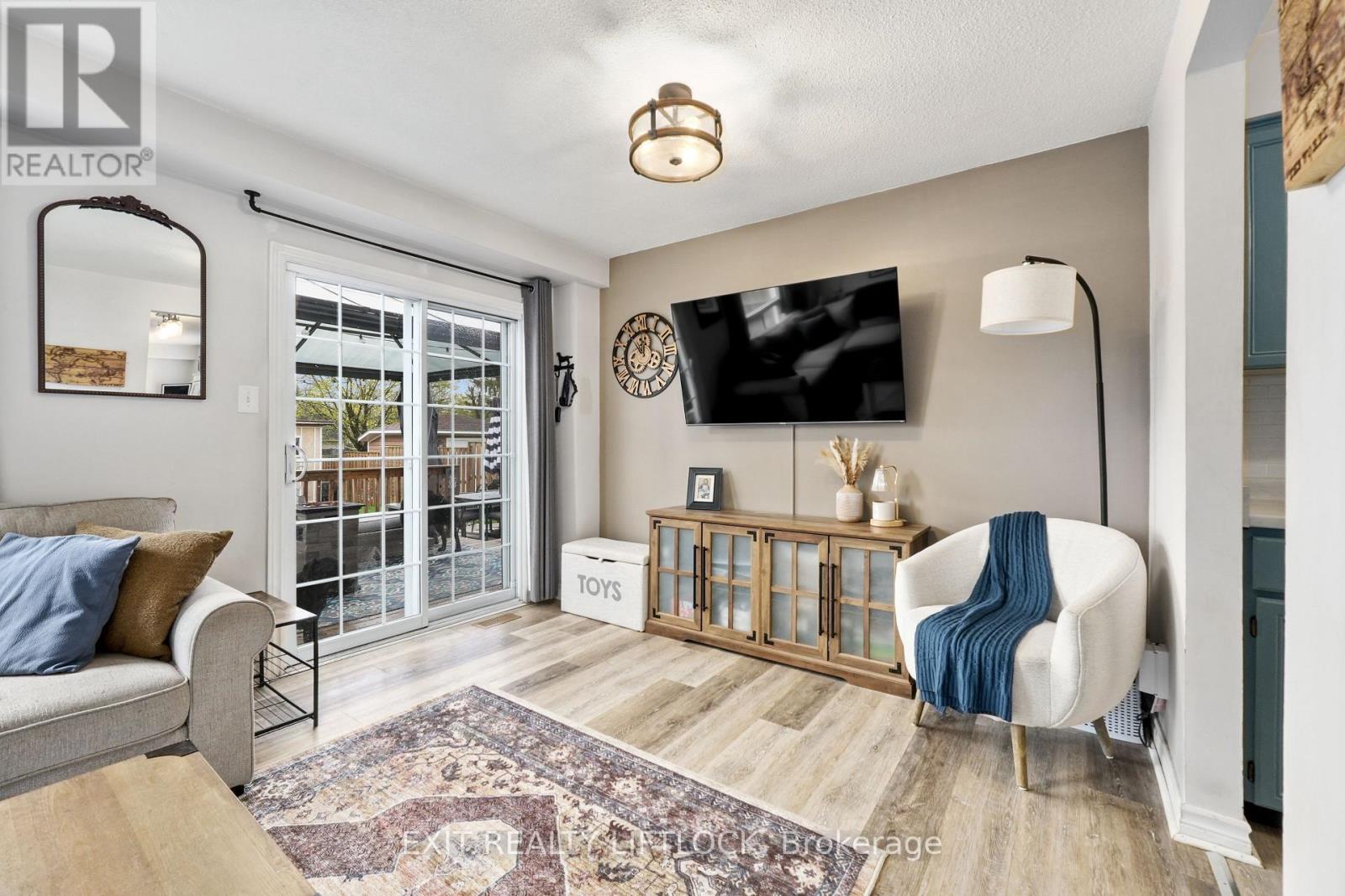 36 Kawartha Heights Boulevard, Peterborough West (Central), Ontario  K9J 8B3 - Photo 36 - X12136865