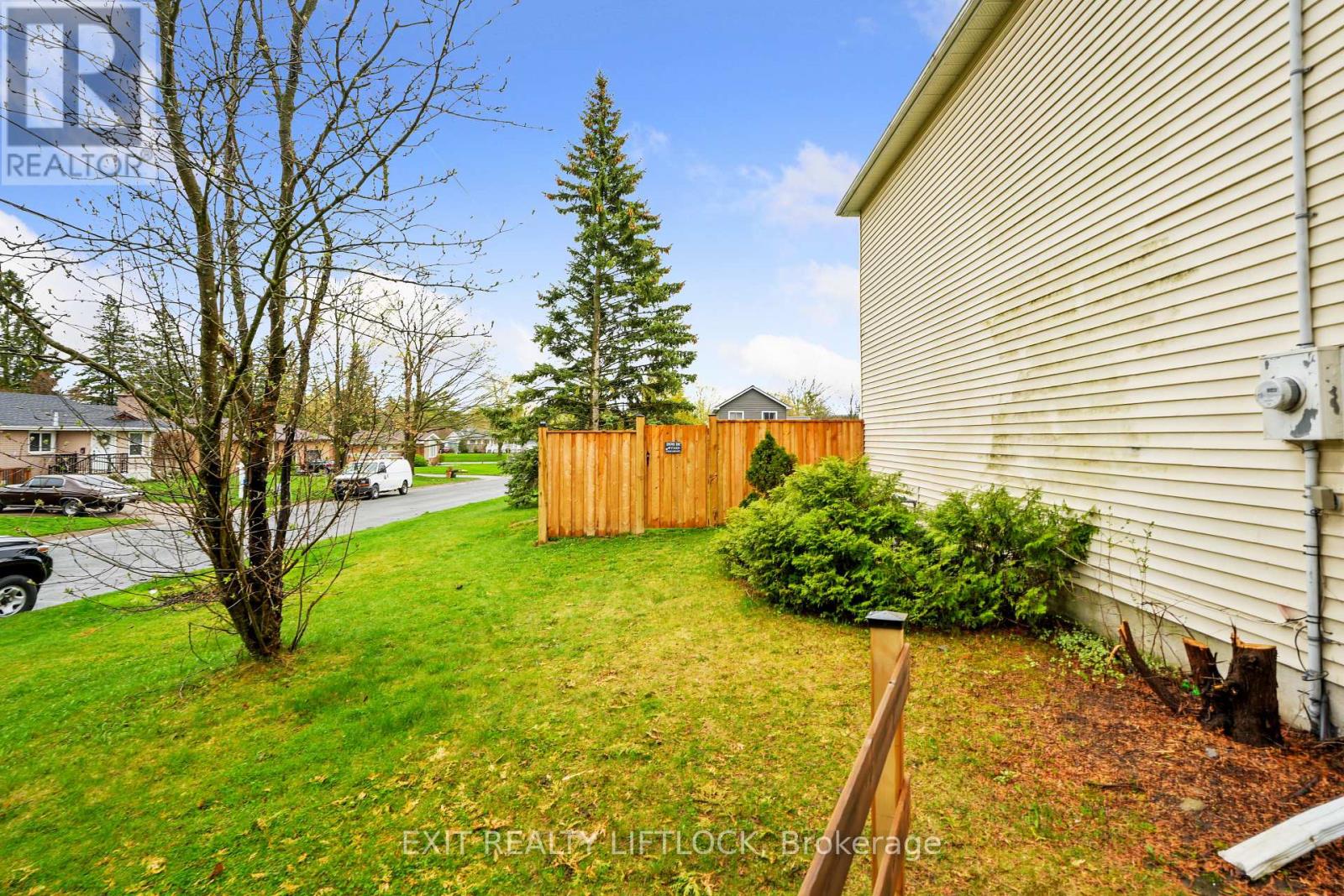 36 Kawartha Heights Boulevard, Peterborough West (Central), Ontario  K9J 8B3 - Photo 9 - X12136865