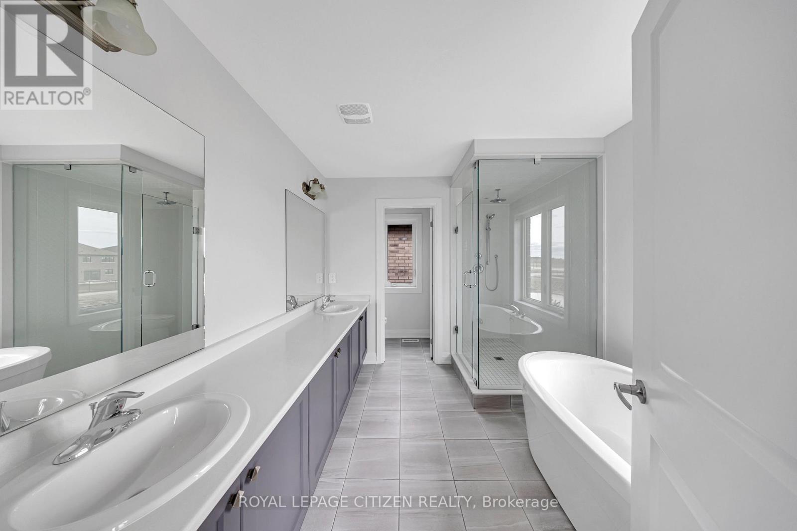 21 Walters Street, Kawartha Lakes (Lindsay), Ontario  K9V 0S2 - Photo 16 - X12136542