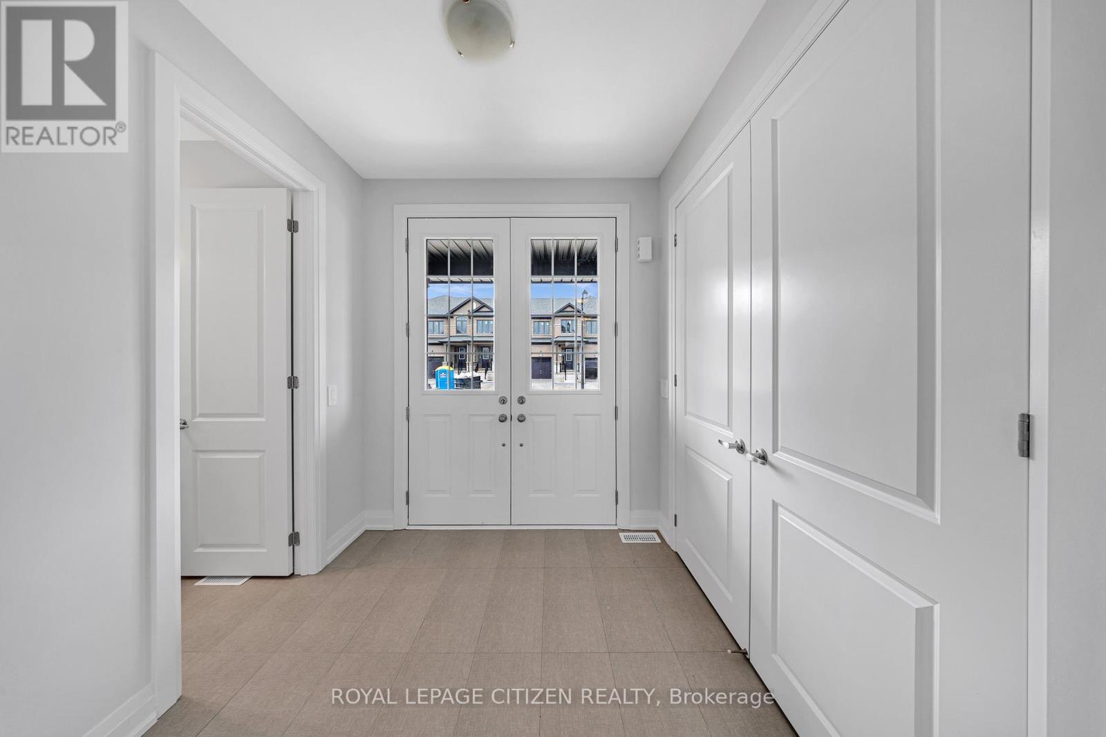 21 Walters Street, Kawartha Lakes (Lindsay), Ontario  K9V 0S2 - Photo 4 - X12136542
