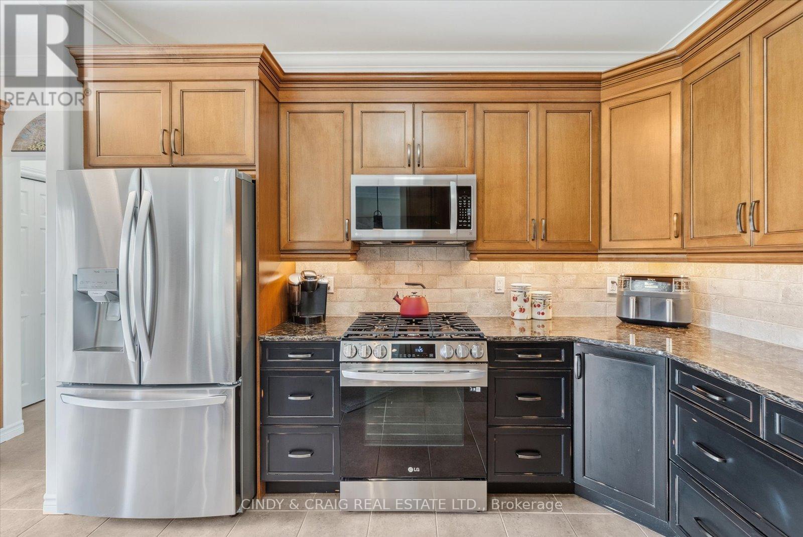 43 Applewood Drive, Trent Hills (Campbellford), Ontario  K0L 1L0 - Photo 6 - X12136559