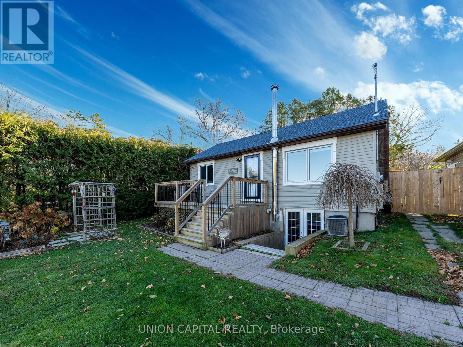 215 - 5193 Cook Road, Hamilton Township (Bewdley), Ontario  K0L 1E0 - Photo 2 - X12136561
