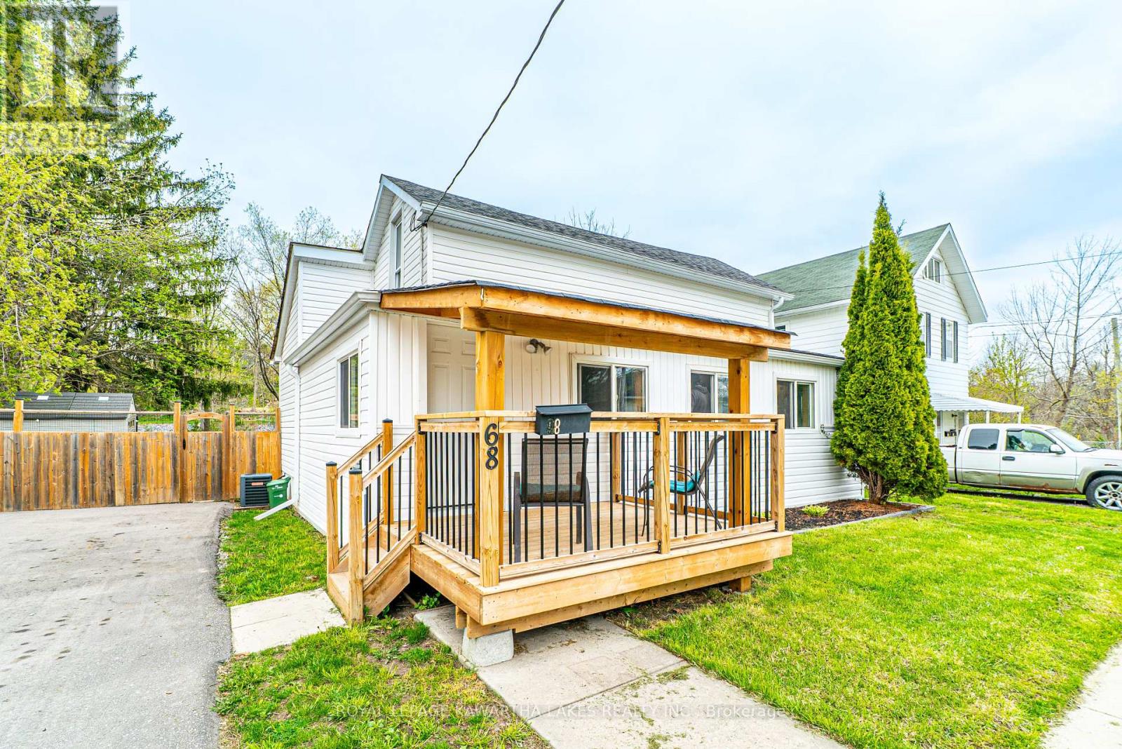 68 Ridout Street, Kawartha Lakes (Lindsay), Ontario  K9V 2B8 - Photo 5 - X12137233