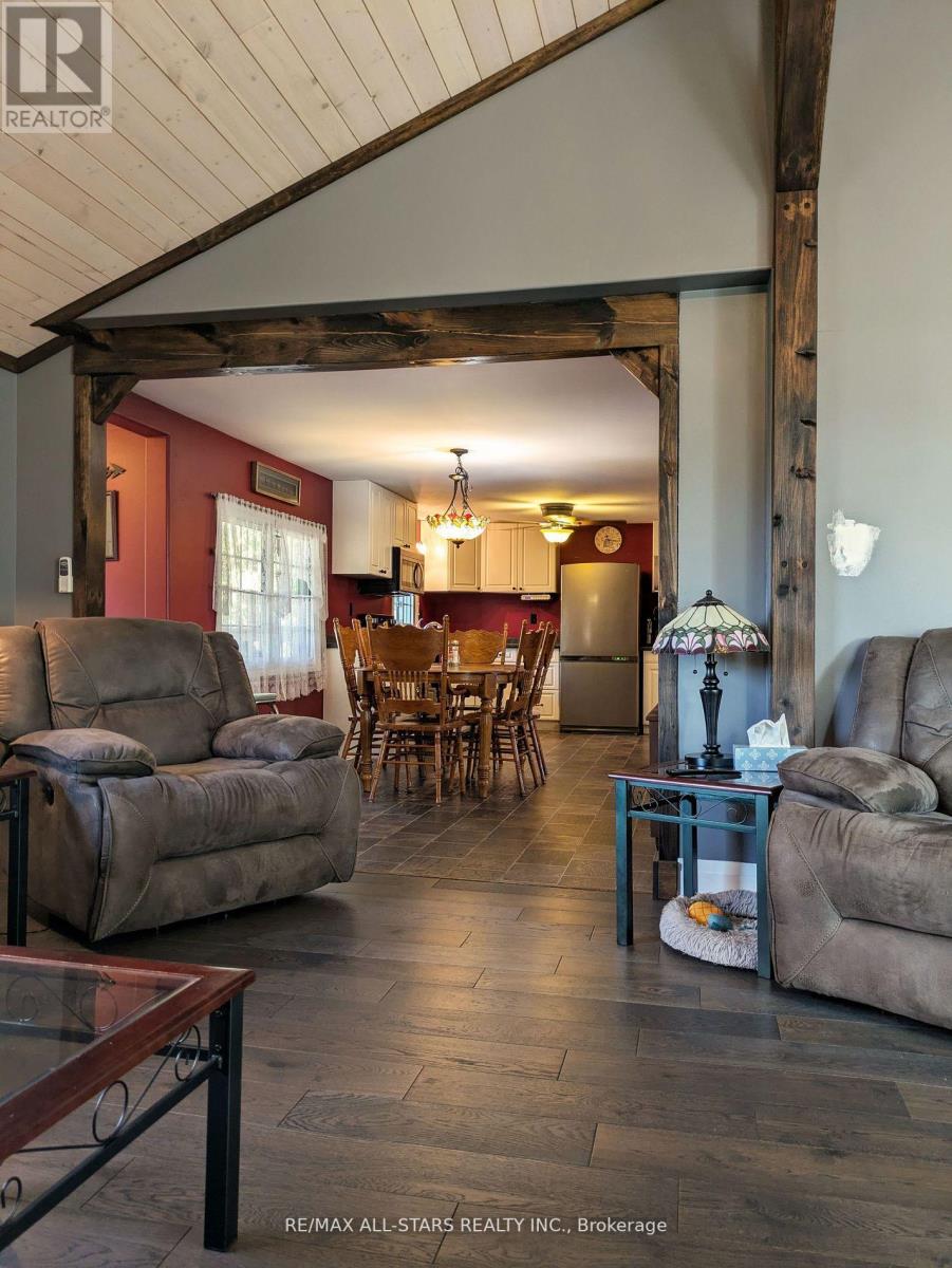 20 Mccreedie Street, Kawartha Lakes (Lindsay), Ontario  K9V 4R1 - Photo 12 - X12137172