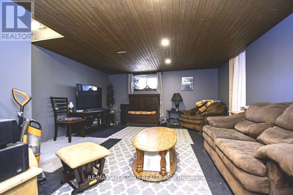 20 Mccreedie Street, Kawartha Lakes (Lindsay), Ontario  K9V 4R1 - Photo 25 - X12137172