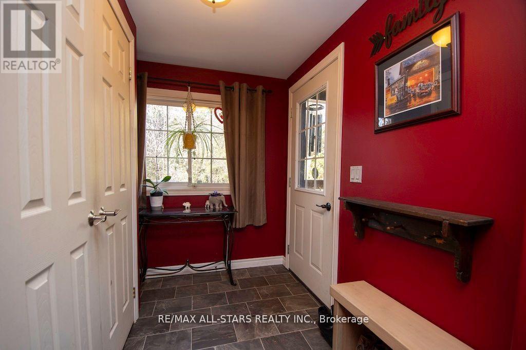 20 Mccreedie Street, Kawartha Lakes (Lindsay), Ontario  K9V 4R1 - Photo 6 - X12137172