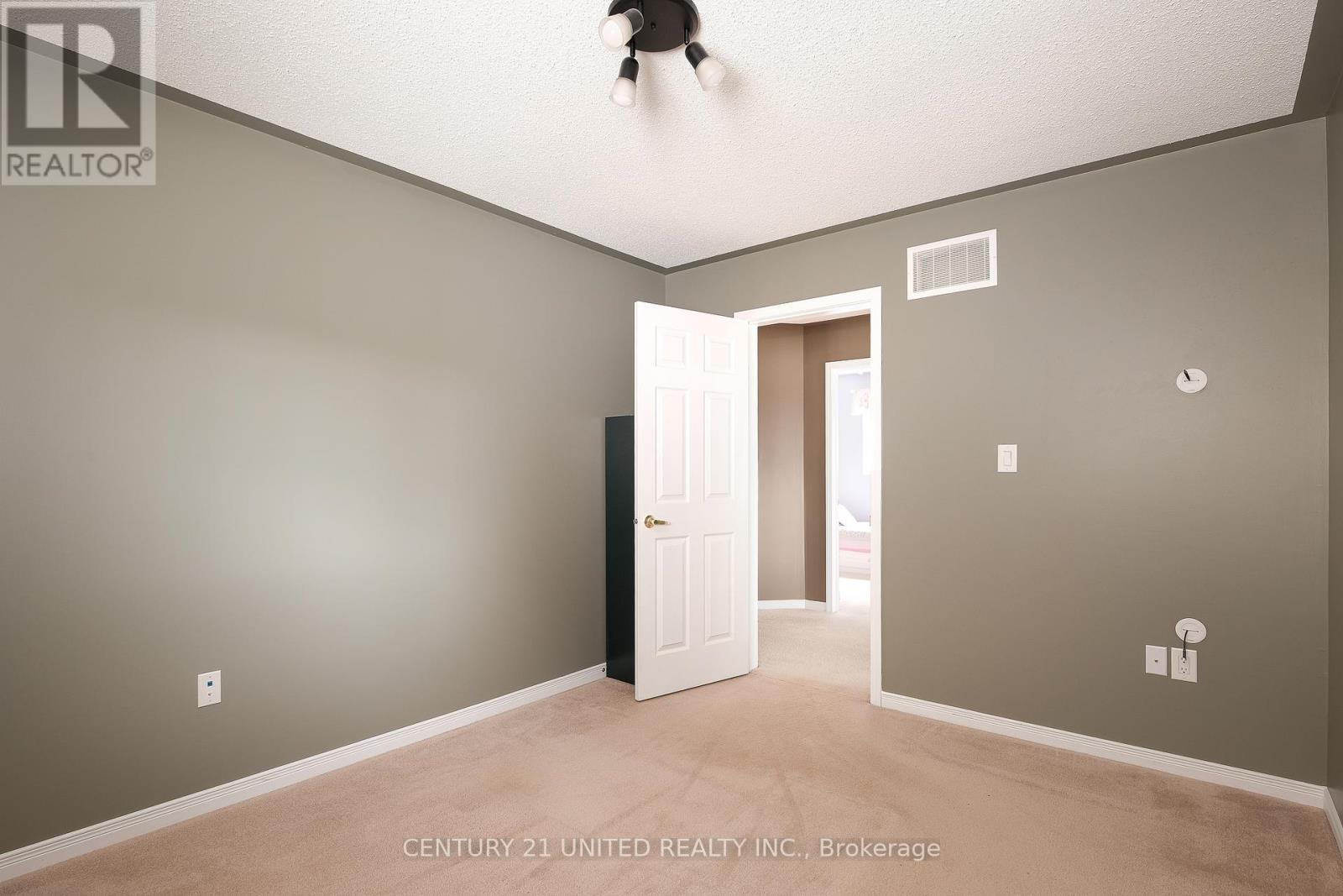 1403 Ireland Drive, Peterborough West (North), Ontario  K9K 0A7 - Photo 14 - X12137384