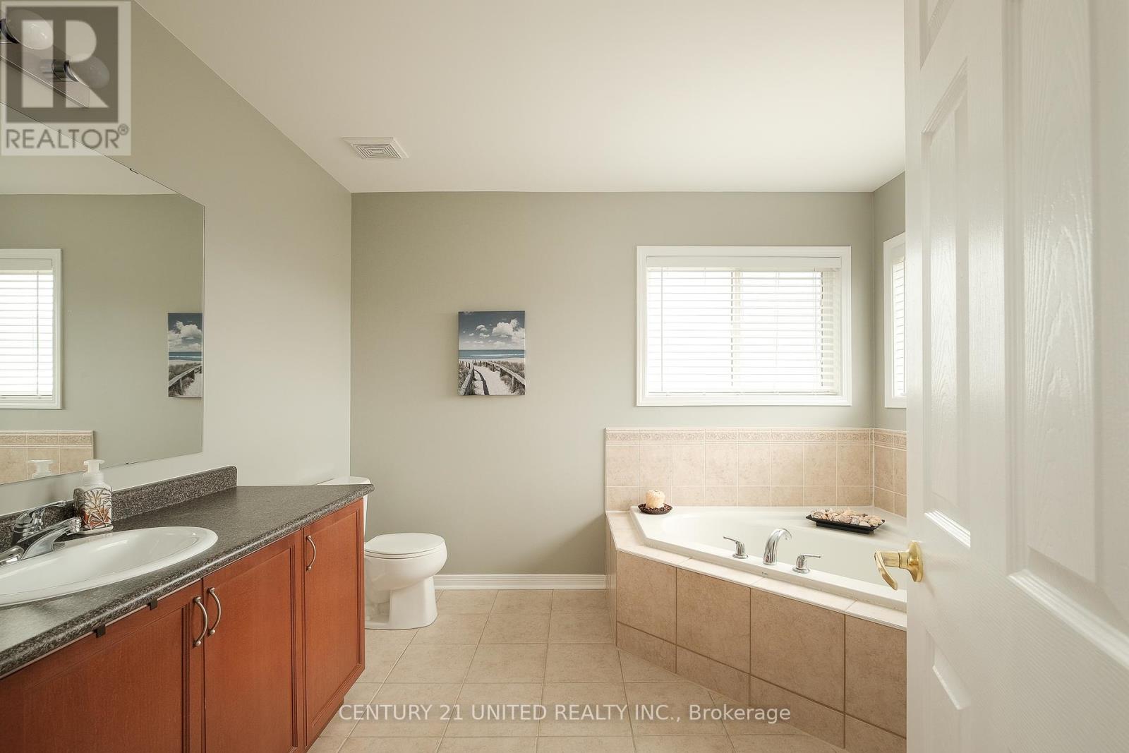 1403 Ireland Drive, Peterborough West (North), Ontario  K9K 0A7 - Photo 18 - X12137384