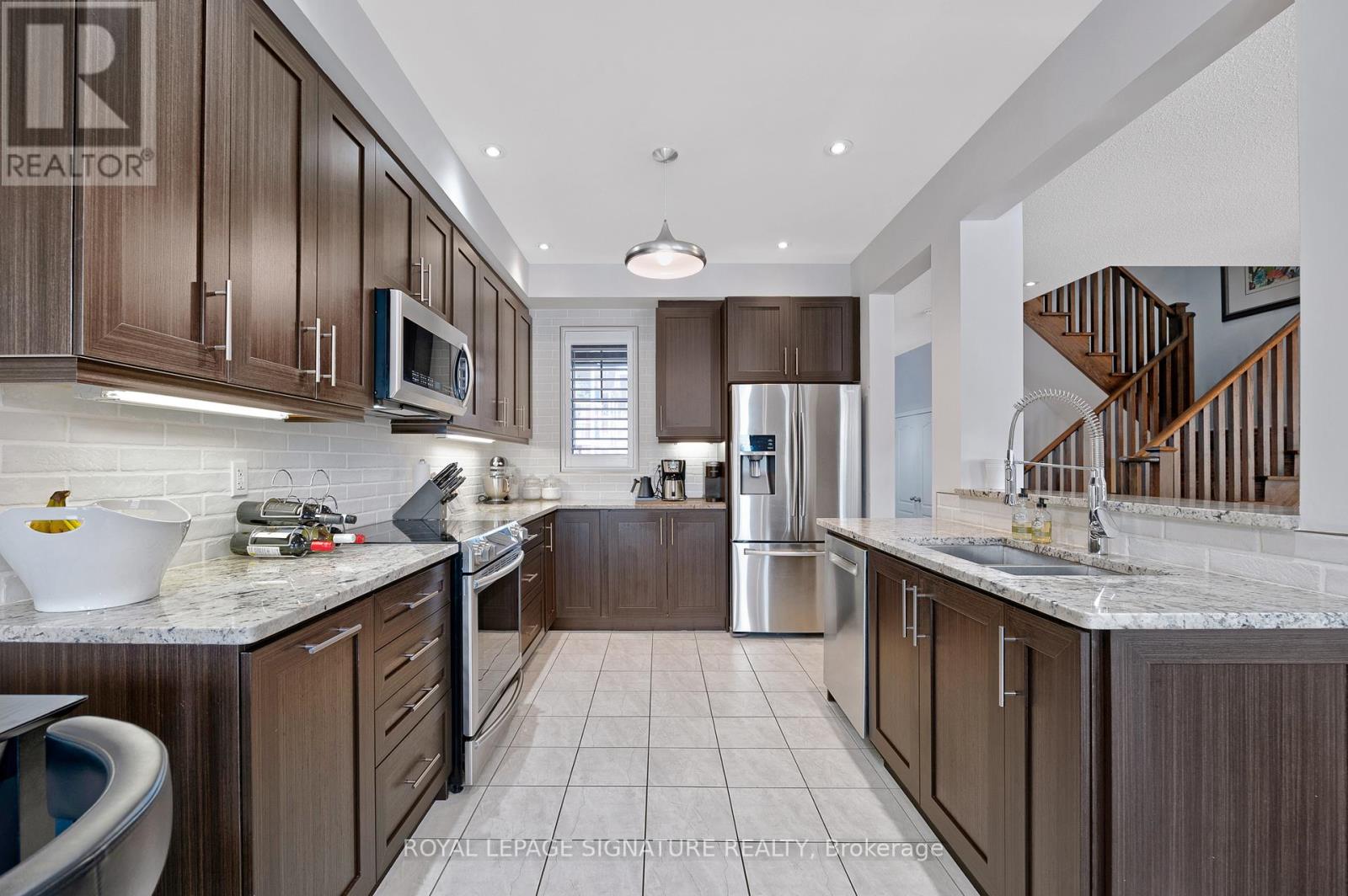 322 Lakebreeze Drive, Clarington (Newcastle), Ontario  L1B 0A1 - Photo 8 - E12137364