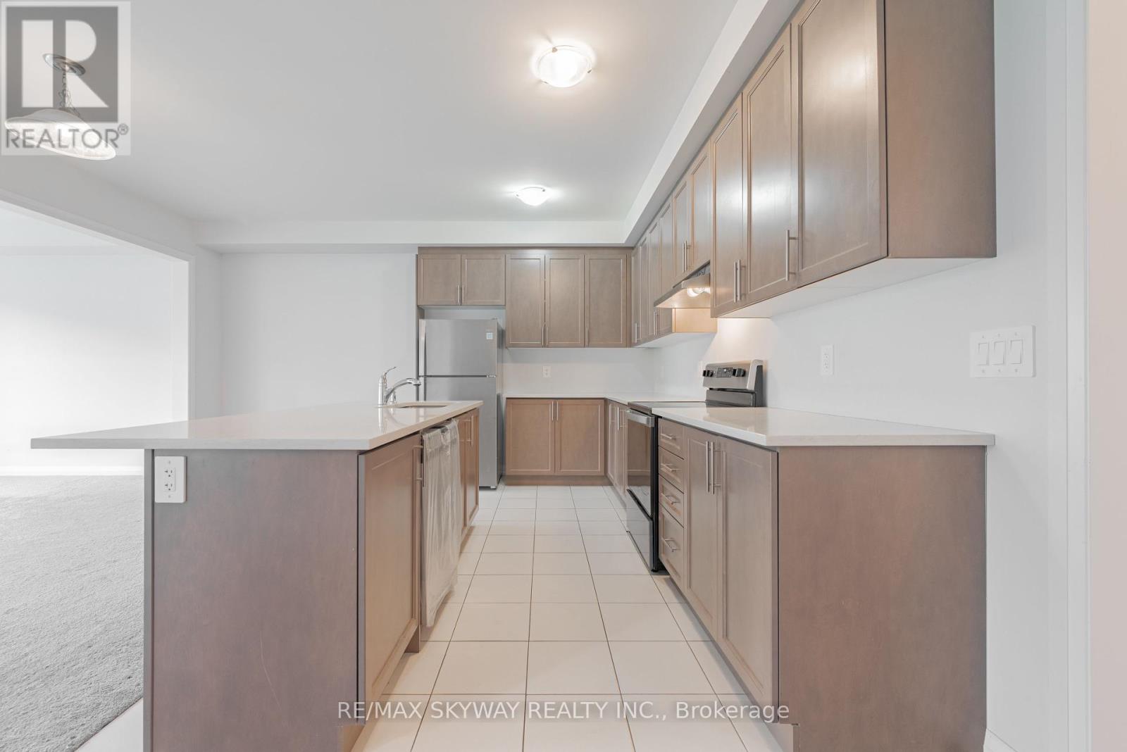 26 Corley Street, Kawartha Lakes (Lindsay), Ontario  K9V 5R8 - Photo 10 - X12137719