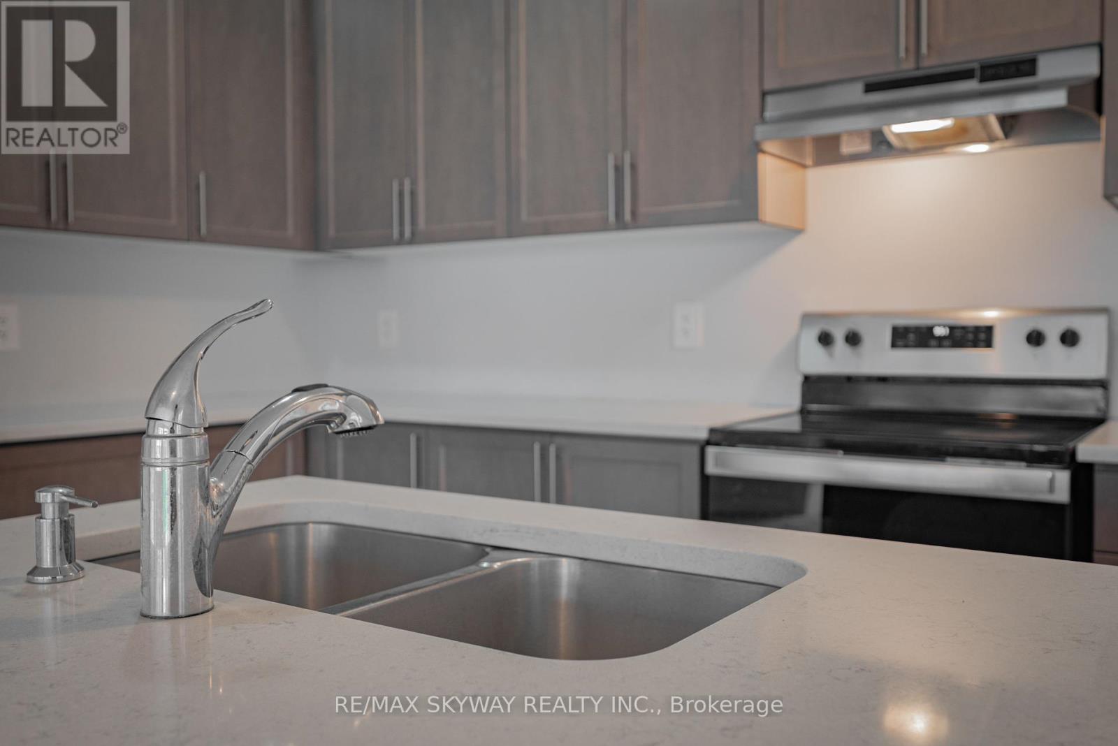 26 Corley Street, Kawartha Lakes (Lindsay), Ontario  K9V 5R8 - Photo 40 - X12137719