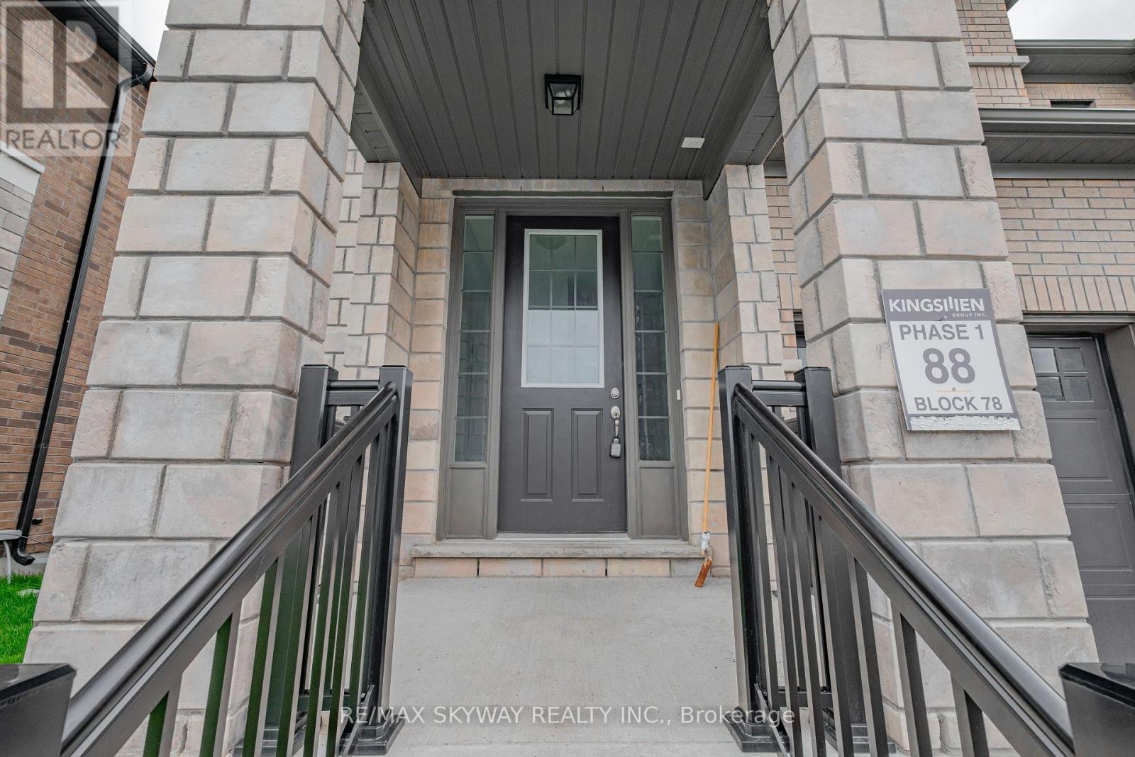 26 Corley Street, Kawartha Lakes (Lindsay), Ontario  K9V 5R8 - Photo 5 - X12137719