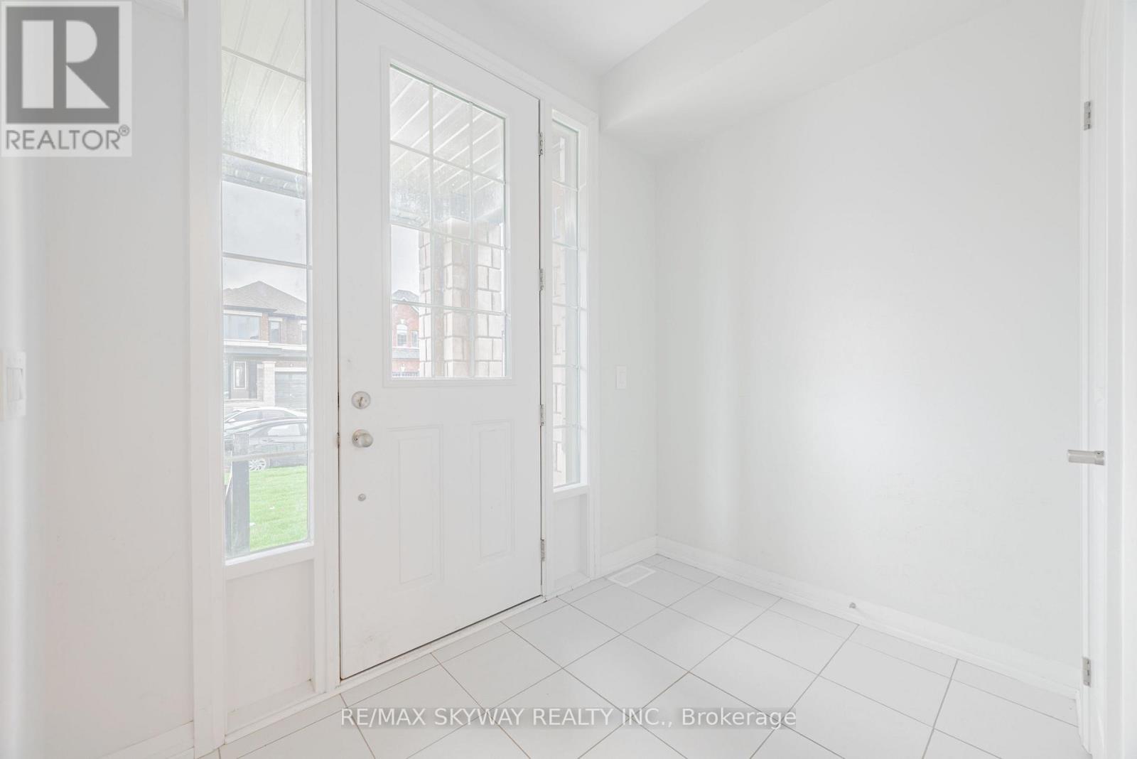 26 Corley Street, Kawartha Lakes (Lindsay), Ontario  K9V 5R8 - Photo 7 - X12137719