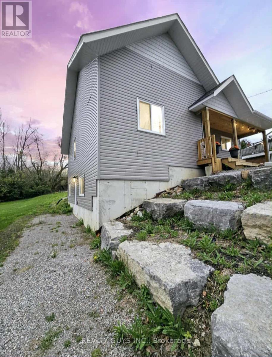 909 Fairbairn Street, Peterborough North (North), Ontario  K9H 6C2 - Photo 2 - X12138111