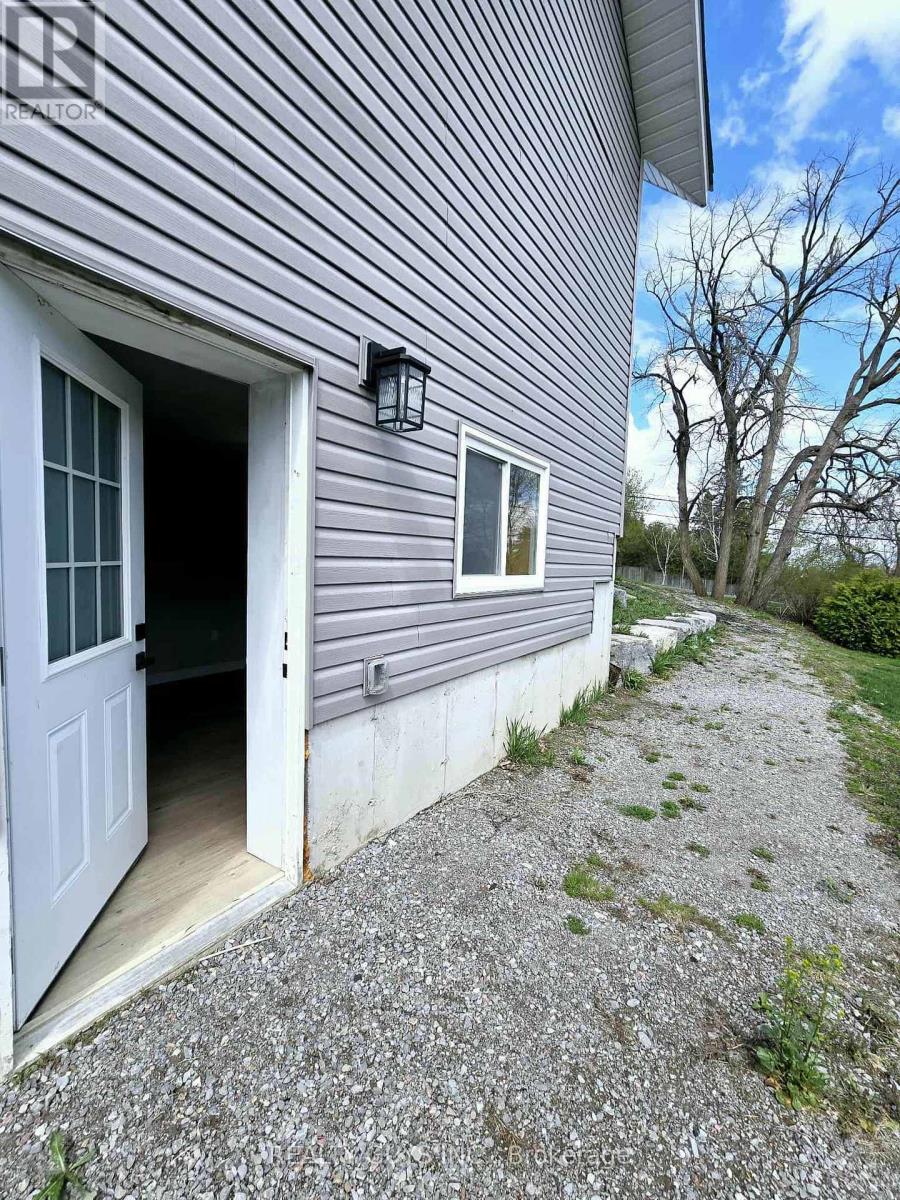 909 Fairbairn Street, Peterborough North (North), Ontario  K9H 6C2 - Photo 3 - X12138111