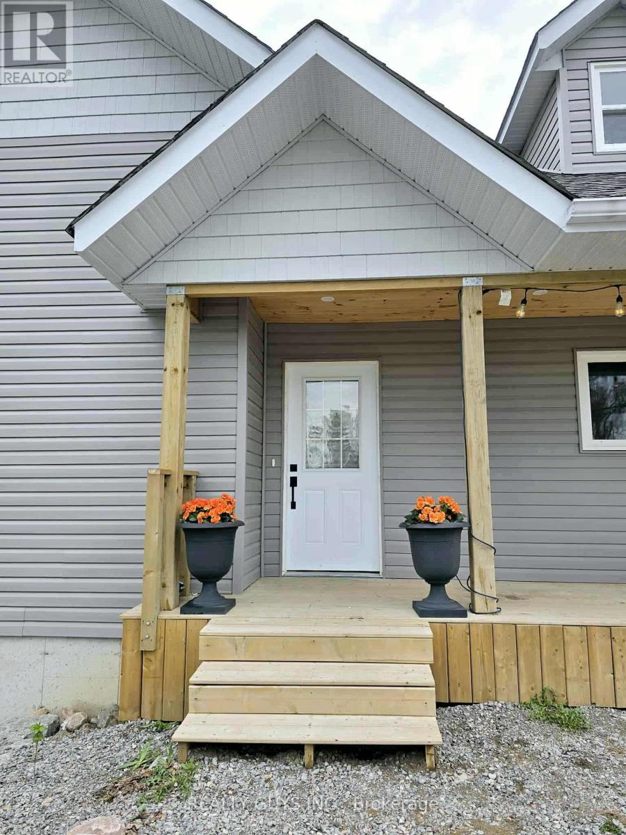 909 Fairbairn Street, Peterborough North (North), Ontario  K9H 6C2 - Photo 4 - X12138111