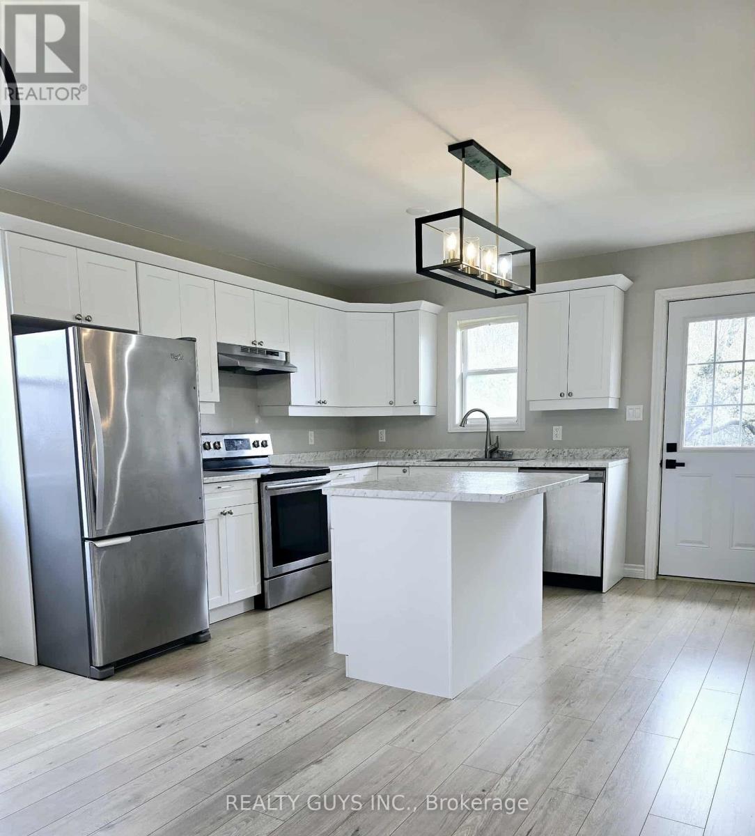 909 Fairbairn Street, Peterborough North (North), Ontario  K9H 6C2 - Photo 7 - X12138111