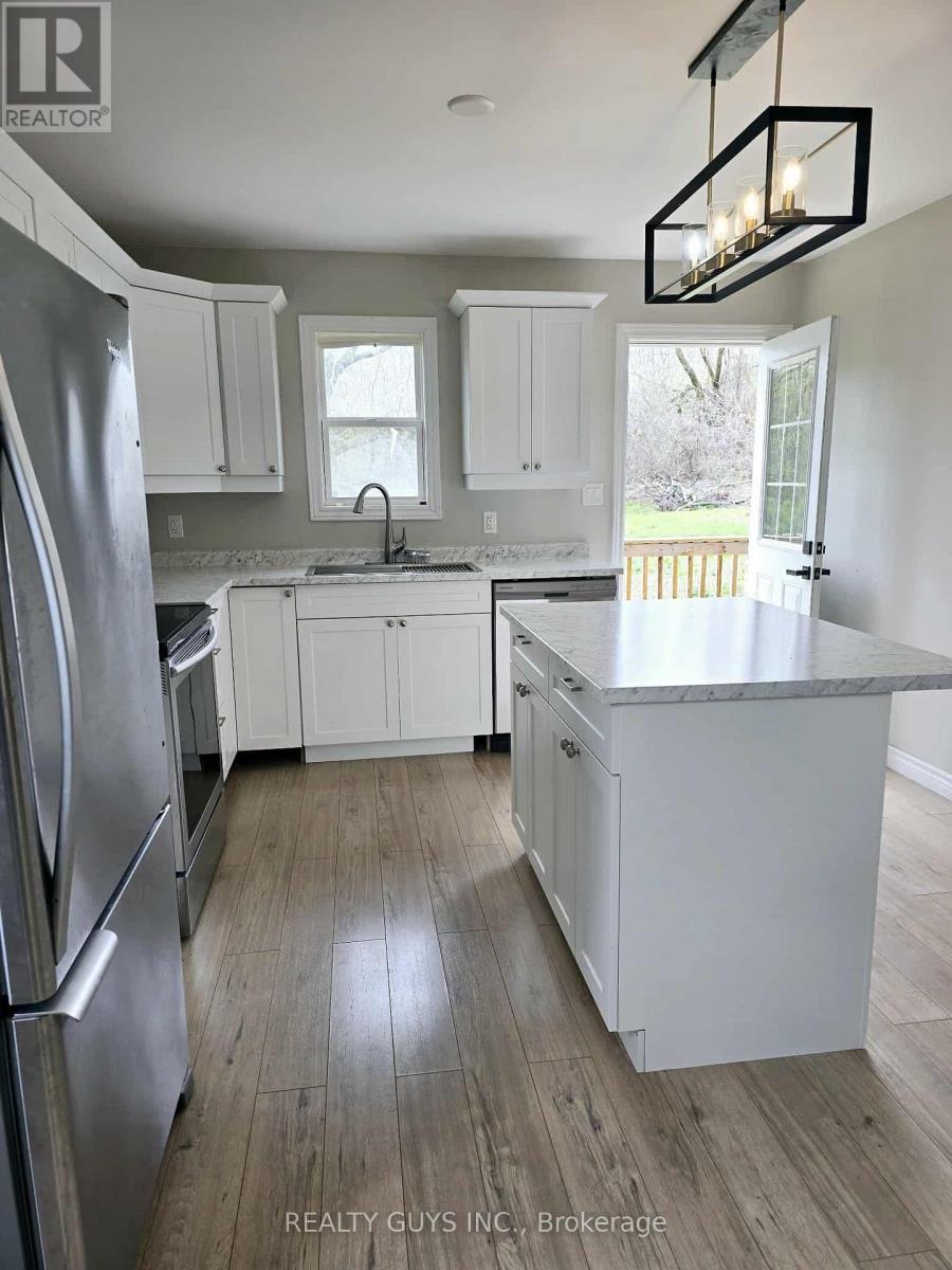 909 Fairbairn Street, Peterborough North (North), Ontario  K9H 6C2 - Photo 8 - X12138111