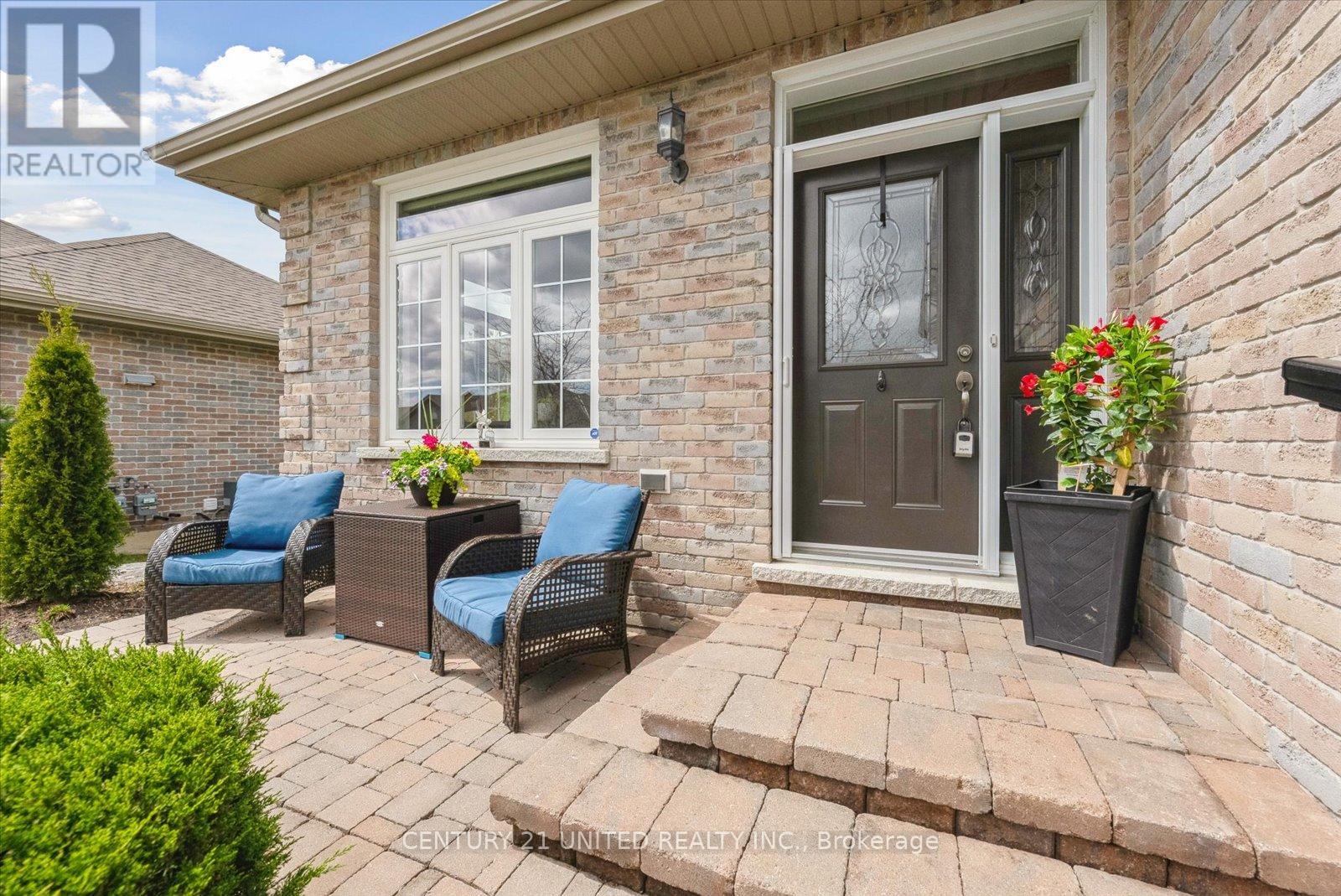 154 - 301 Carnegie Avenue, Peterborough North (University Heights), Ontario  K9L 0B3 - Photo 3 - X12138256