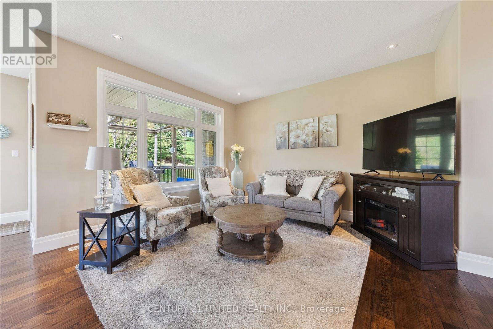 154 - 301 Carnegie Avenue, Peterborough North (University Heights), Ontario  K9L 0B3 - Photo 6 - X12138256