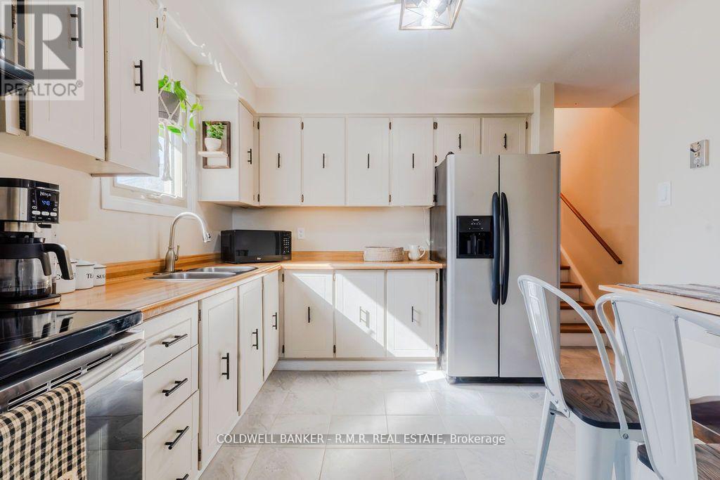 2 Rogers Road, Kawartha Lakes (Lindsay), Ontario  K9V 5C3 - Photo 13 - X12138515