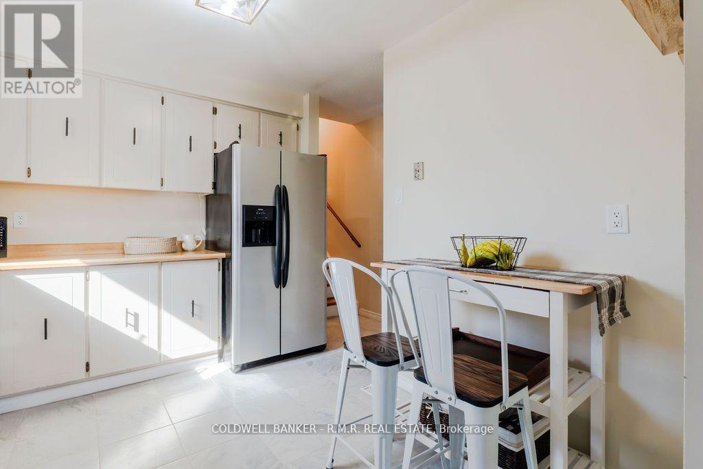 2 Rogers Road, Kawartha Lakes (Lindsay), Ontario  K9V 5C3 - Photo 14 - X12138515