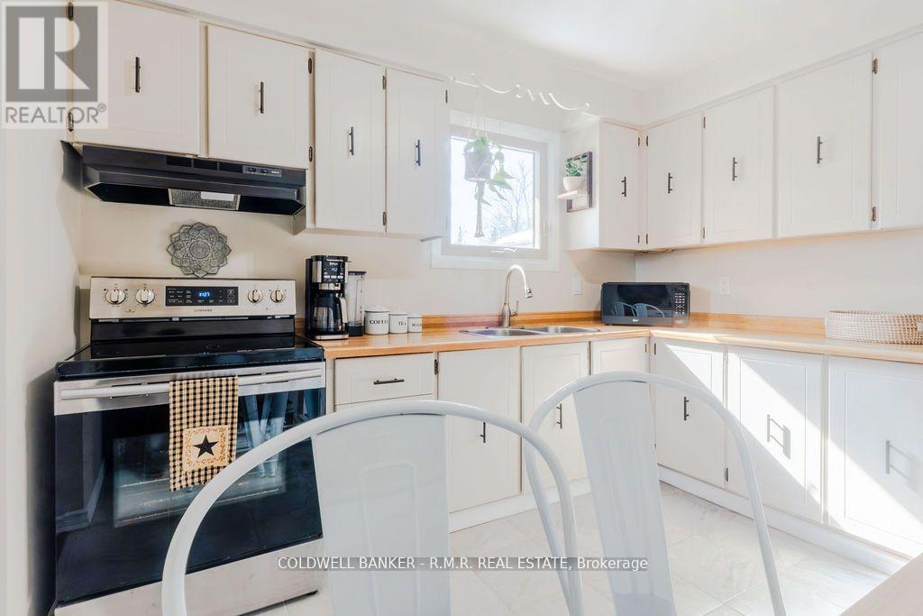 2 Rogers Road, Kawartha Lakes (Lindsay), Ontario  K9V 5C3 - Photo 15 - X12138515