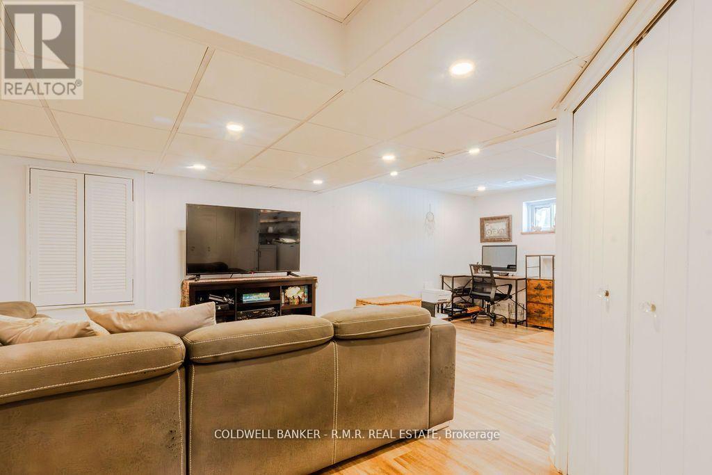 2 Rogers Road, Kawartha Lakes (Lindsay), Ontario  K9V 5C3 - Photo 34 - X12138515