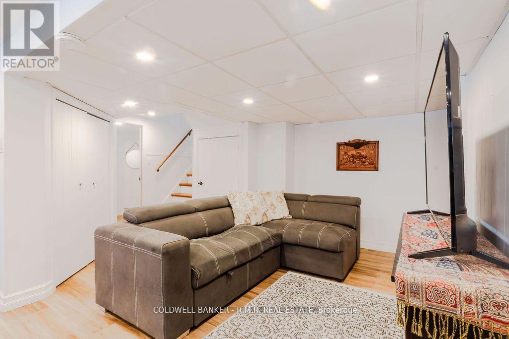 2 Rogers Road, Kawartha Lakes (Lindsay), Ontario  K9V 5C3 - Photo 36 - X12138515