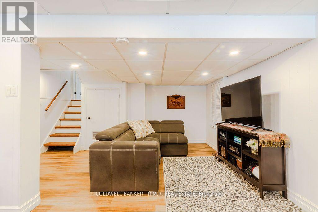 2 Rogers Road, Kawartha Lakes (Lindsay), Ontario  K9V 5C3 - Photo 37 - X12138515