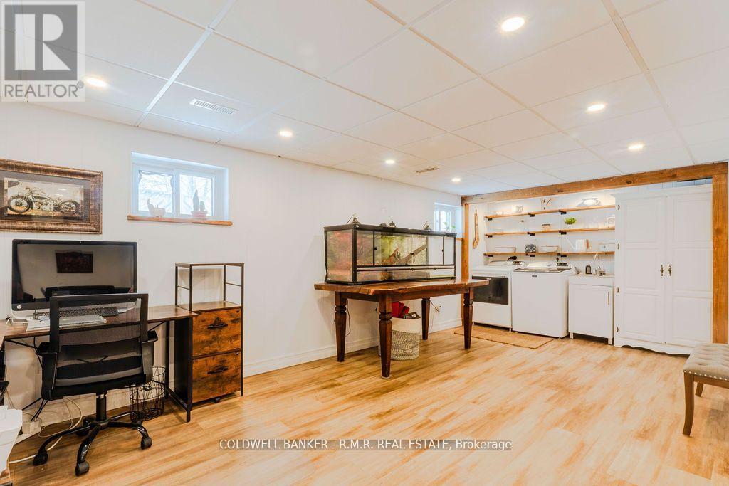 2 Rogers Road, Kawartha Lakes (Lindsay), Ontario  K9V 5C3 - Photo 38 - X12138515