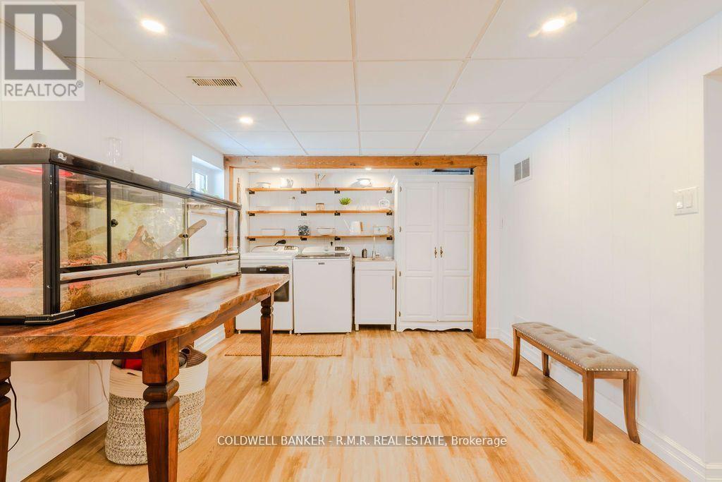 2 Rogers Road, Kawartha Lakes (Lindsay), Ontario  K9V 5C3 - Photo 39 - X12138515