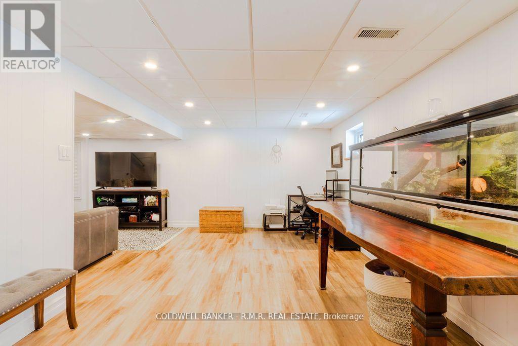 2 Rogers Road, Kawartha Lakes (Lindsay), Ontario  K9V 5C3 - Photo 40 - X12138515