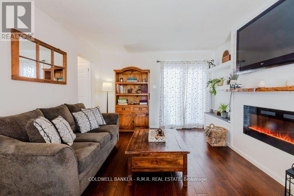2 Rogers Road, Kawartha Lakes (Lindsay), Ontario  K9V 5C3 - Photo 6 - X12138515