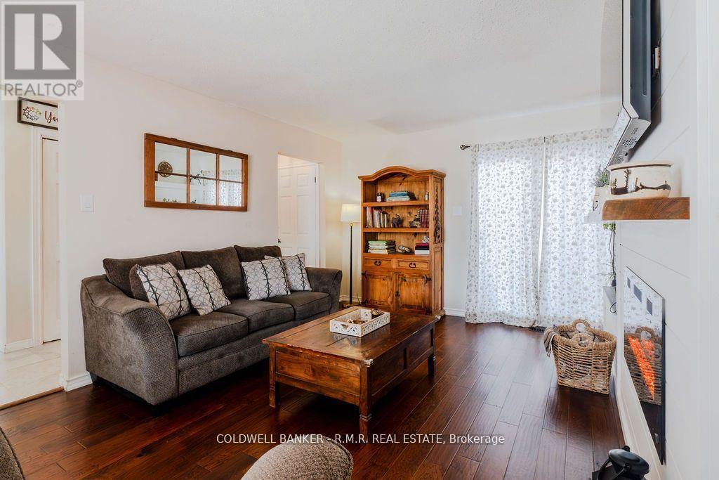 2 Rogers Road, Kawartha Lakes (Lindsay), Ontario  K9V 5C3 - Photo 7 - X12138515