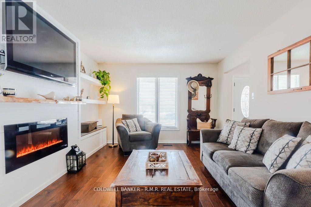 2 Rogers Road, Kawartha Lakes (Lindsay), Ontario  K9V 5C3 - Photo 8 - X12138515