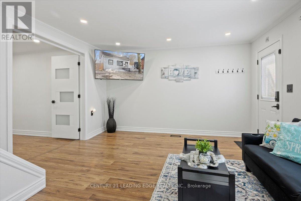 40 St Patrick Street E, Kawartha Lakes (Lindsay), Ontario  K9V 1R2 - Photo 10 - X12138526