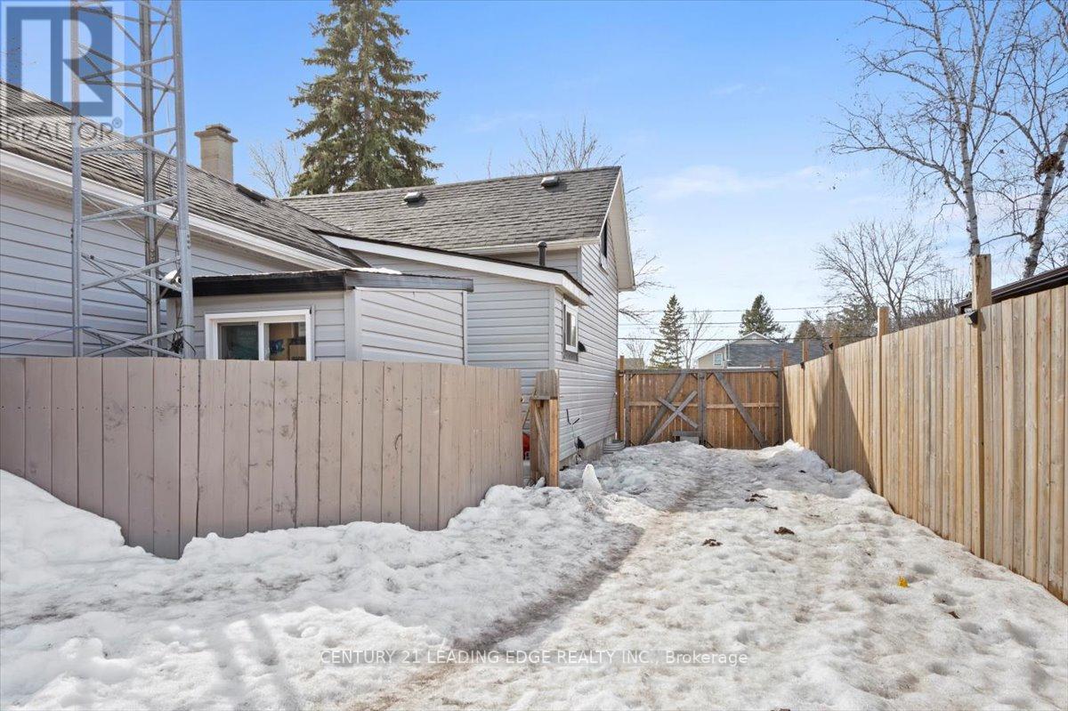 40 St Patrick Street E, Kawartha Lakes (Lindsay), Ontario  K9V 1R2 - Photo 44 - X12138526