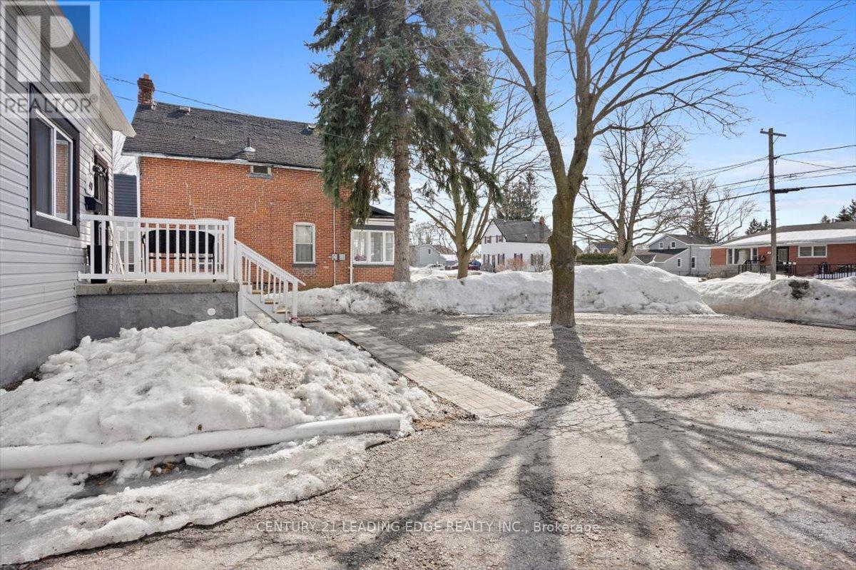 40 St Patrick Street E, Kawartha Lakes (Lindsay), Ontario  K9V 1R2 - Photo 5 - X12138526
