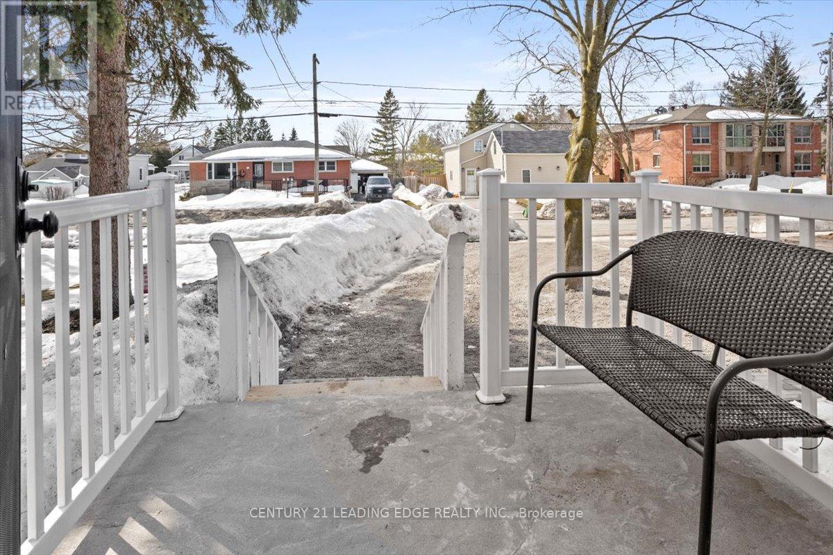 40 St Patrick Street E, Kawartha Lakes (Lindsay), Ontario  K9V 1R2 - Photo 6 - X12138526
