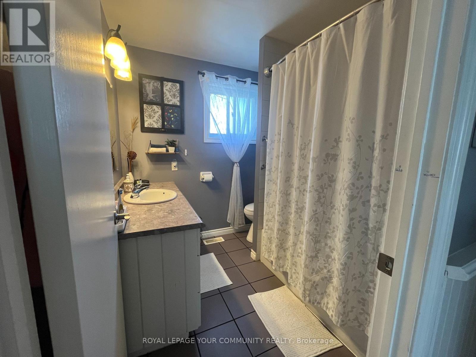 42 Sprucedale Street, Highlands East (Bicroft Ward), Ontario  K0L 1M0 - Photo 9 - X12138532