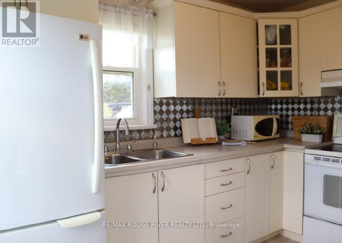 625 Towerhill Road, Peterborough North (North), Ontario  K9K 2N2 - Photo 9 - X12139178