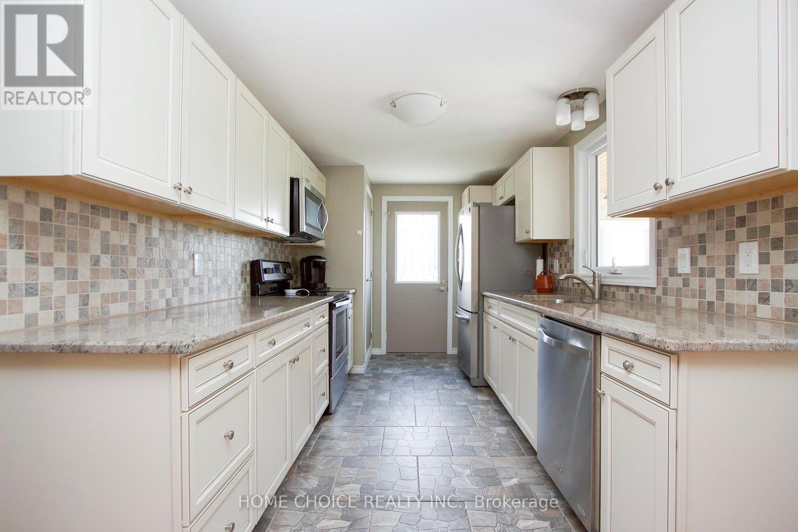 101 The Cove Road, Clarington (Newcastle), Ontario  L1B 1B2 - Photo 11 - E12139181