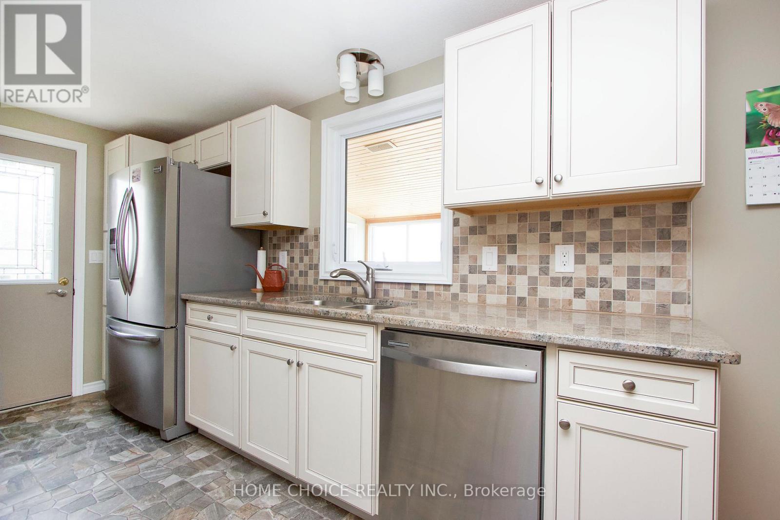 101 The Cove Road, Clarington (Newcastle), Ontario  L1B 1B2 - Photo 12 - E12139181