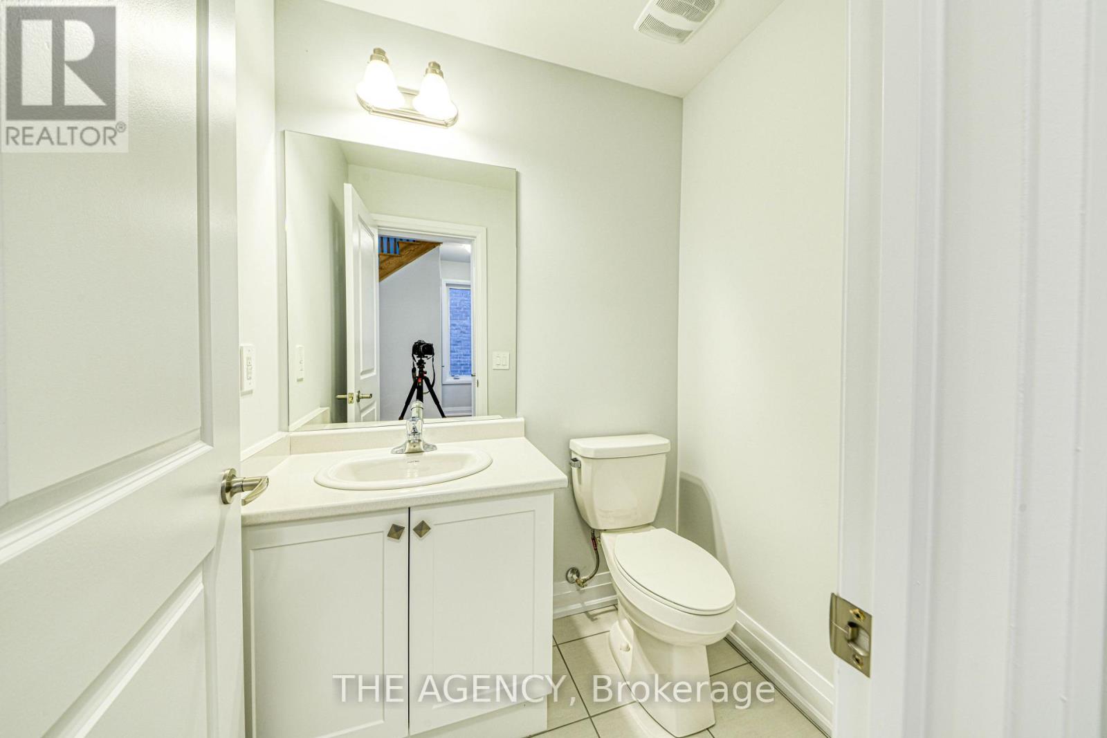 53 Butler Boulevard, Kawartha Lakes (Lindsay), Ontario  K9V 4R1 - Photo 10 - X12139340