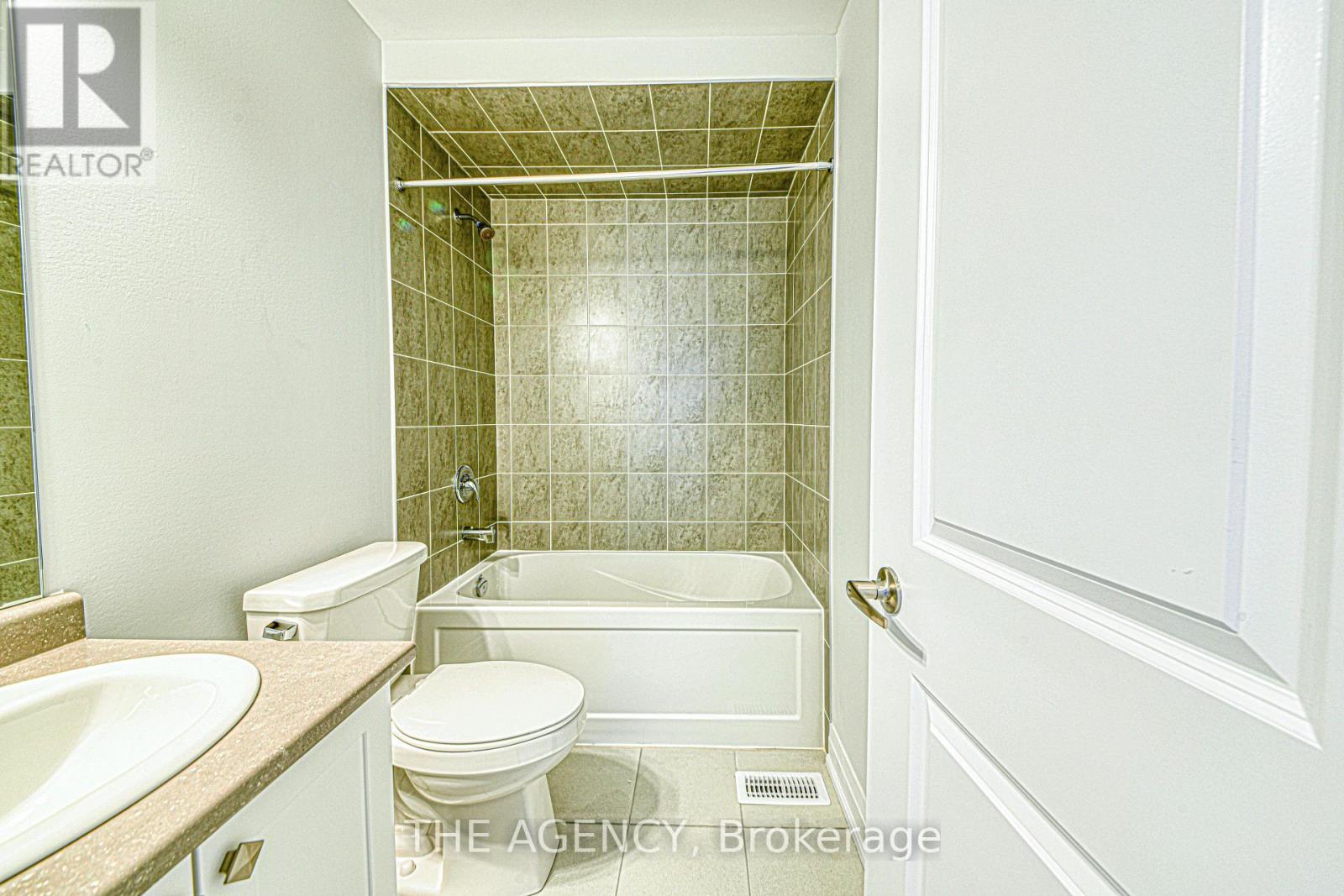 53 Butler Boulevard, Kawartha Lakes (Lindsay), Ontario  K9V 4R1 - Photo 20 - X12139340