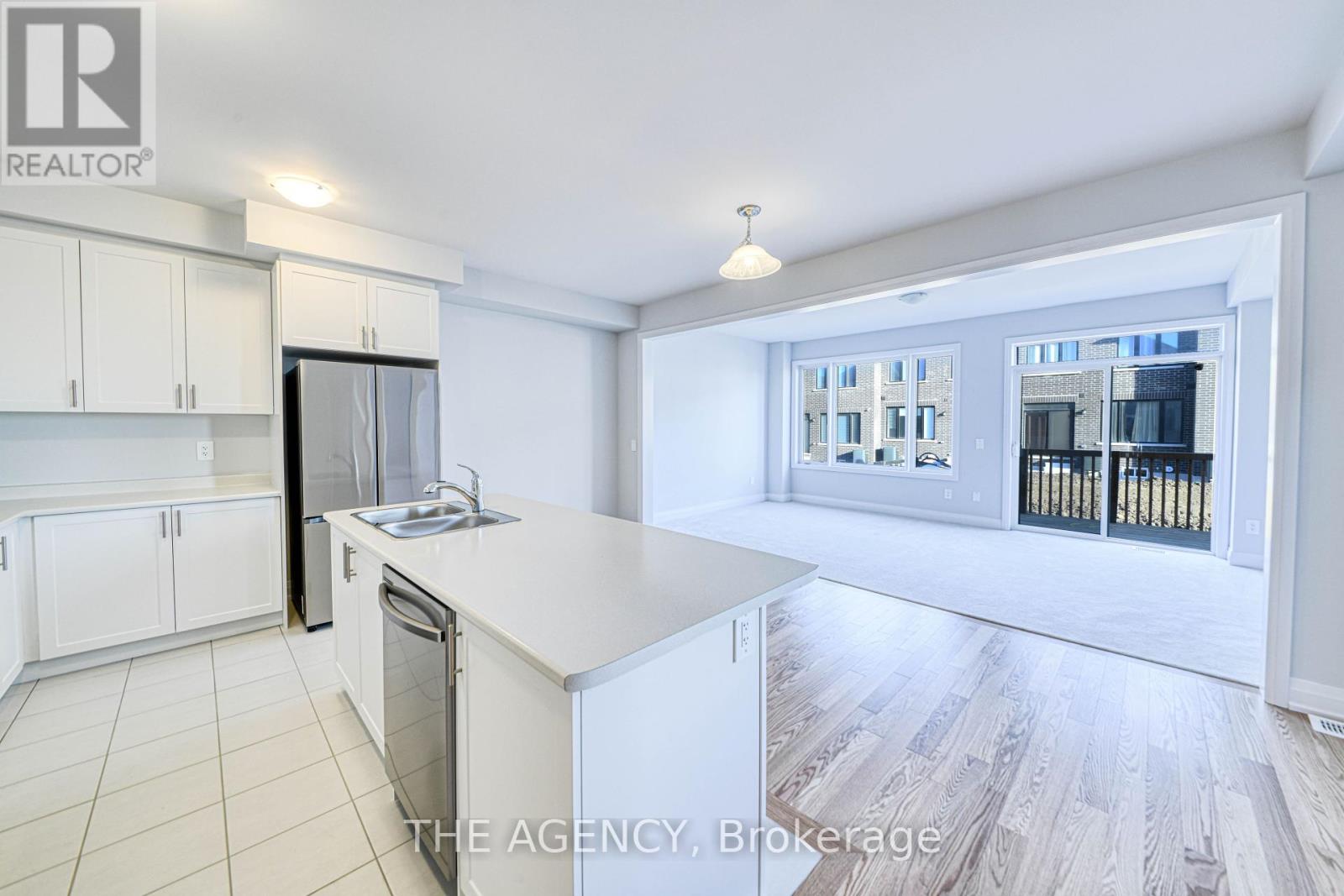 53 Butler Boulevard, Kawartha Lakes (Lindsay), Ontario  K9V 4R1 - Photo 6 - X12139340