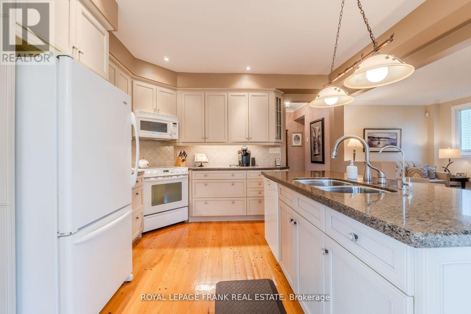 1 Dunsford Court, Kawartha Lakes (Lindsay), Ontario  K9V 5T3 - Photo 10 - X12139498