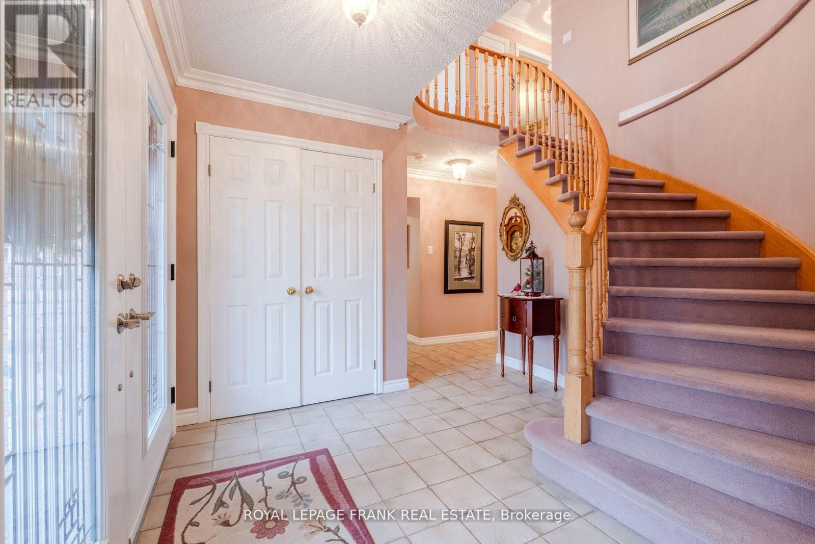 1 Dunsford Court, Kawartha Lakes (Lindsay), Ontario  K9V 5T3 - Photo 4 - X12139498