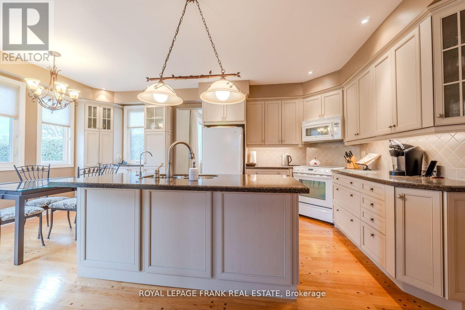 1 Dunsford Court, Kawartha Lakes (Lindsay), Ontario  K9V 5T3 - Photo 7 - X12139498